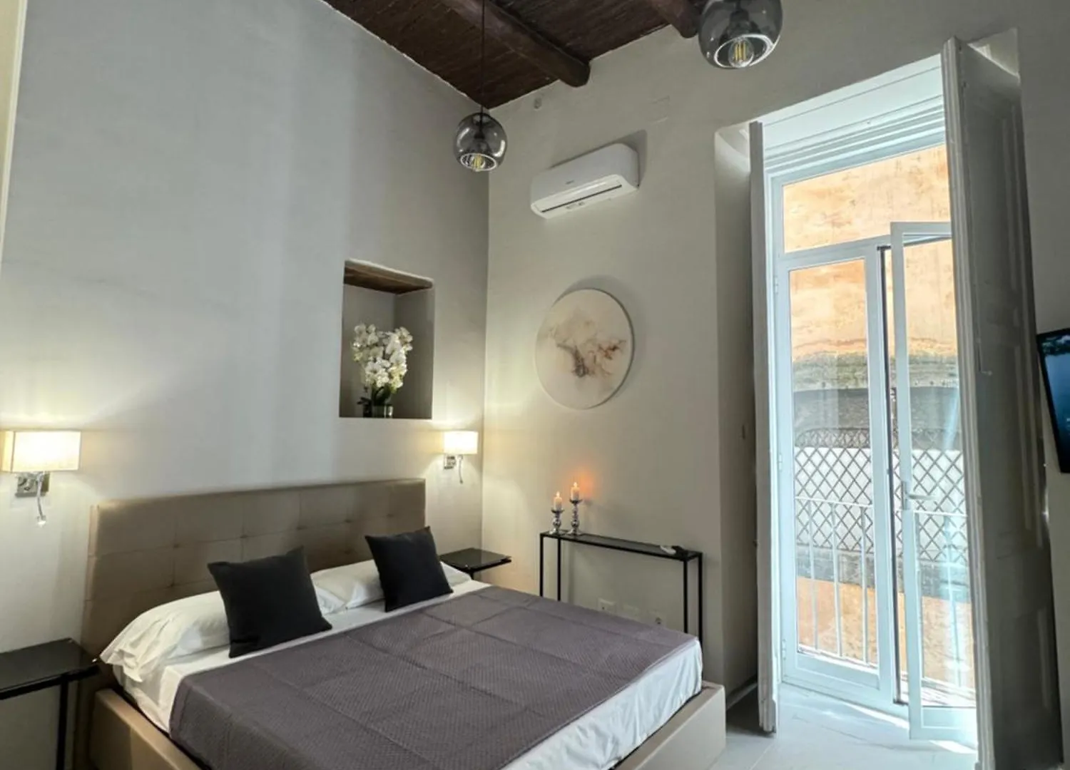 Miluar Relais - Donnaregina Bed & Breakfast Naples